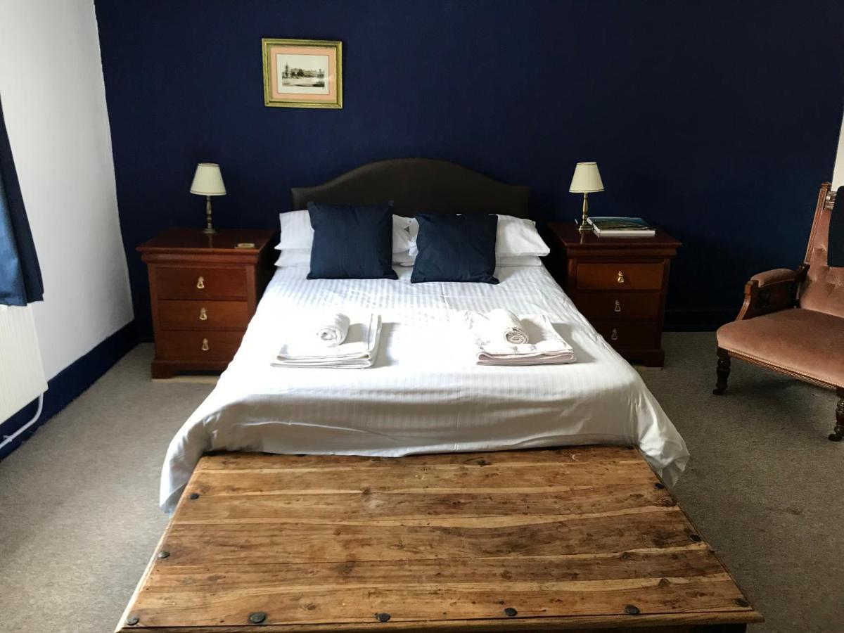 ディバイザス The White Bear Bed & Breakfast エクステリア 写真