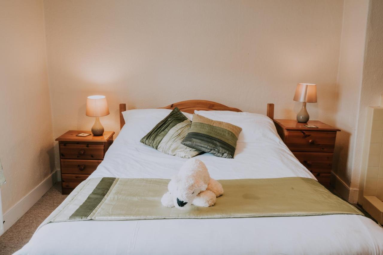 ディバイザス The White Bear Bed & Breakfast エクステリア 写真