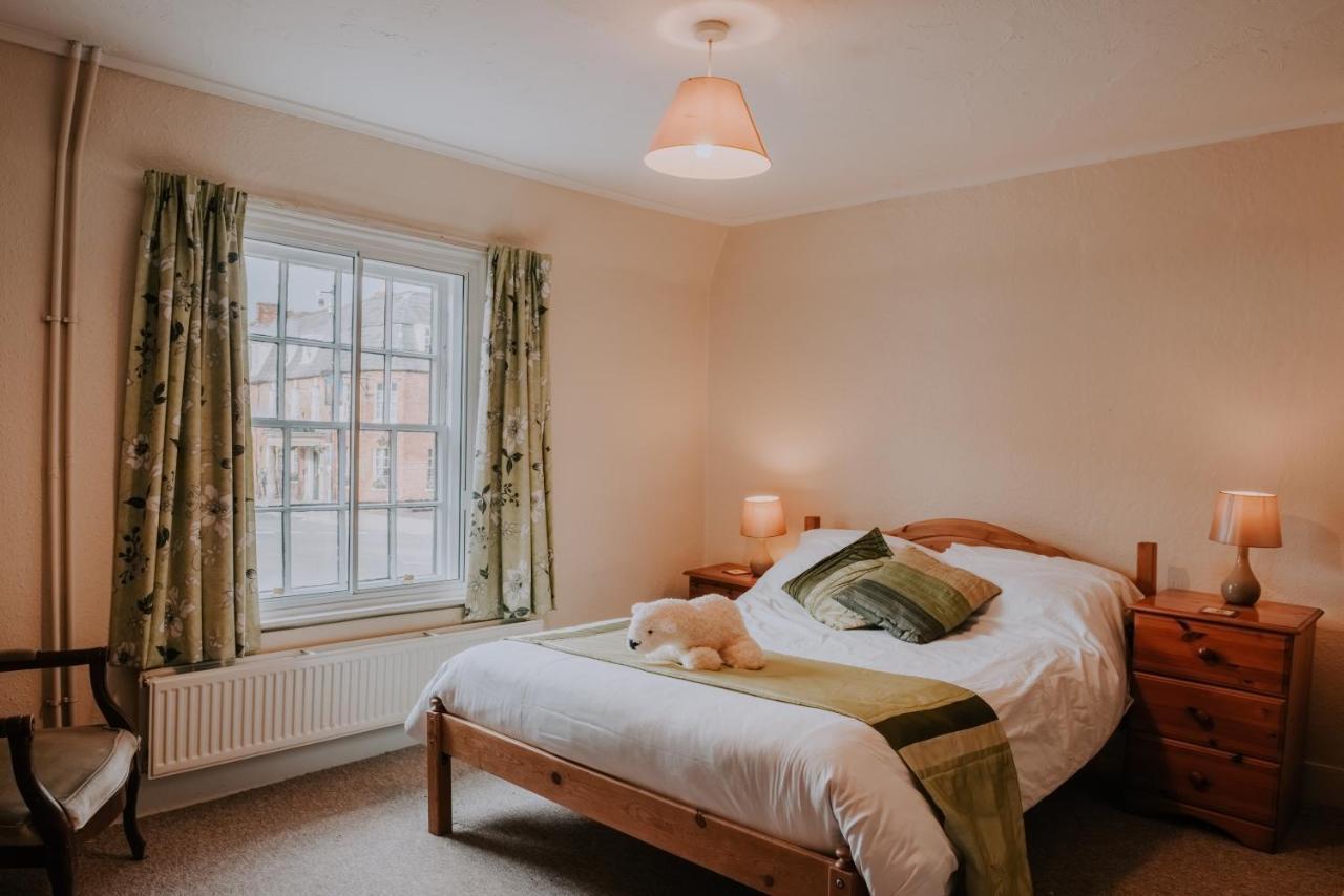 ディバイザス The White Bear Bed & Breakfast エクステリア 写真