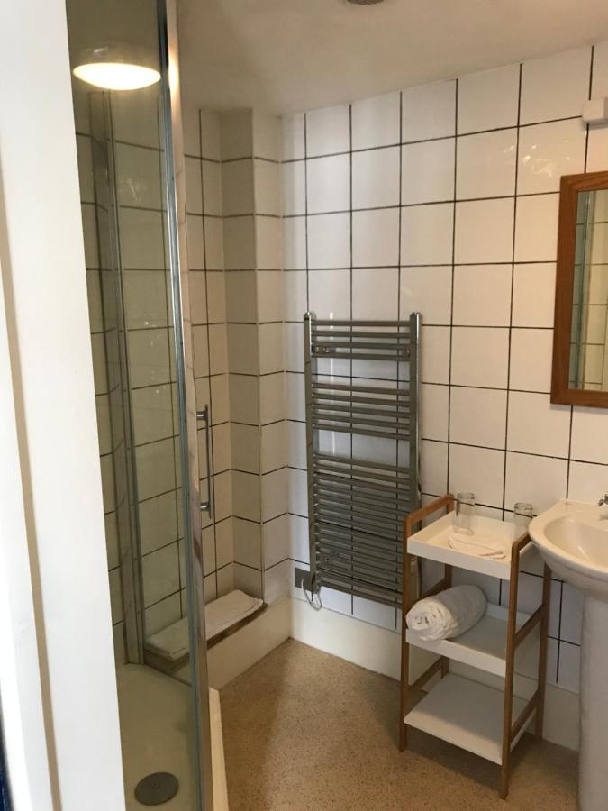 ディバイザス The White Bear Bed & Breakfast エクステリア 写真