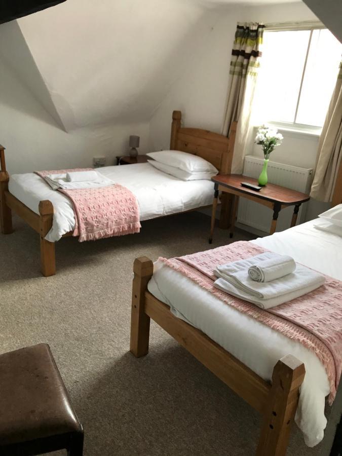 ディバイザス The White Bear Bed & Breakfast エクステリア 写真