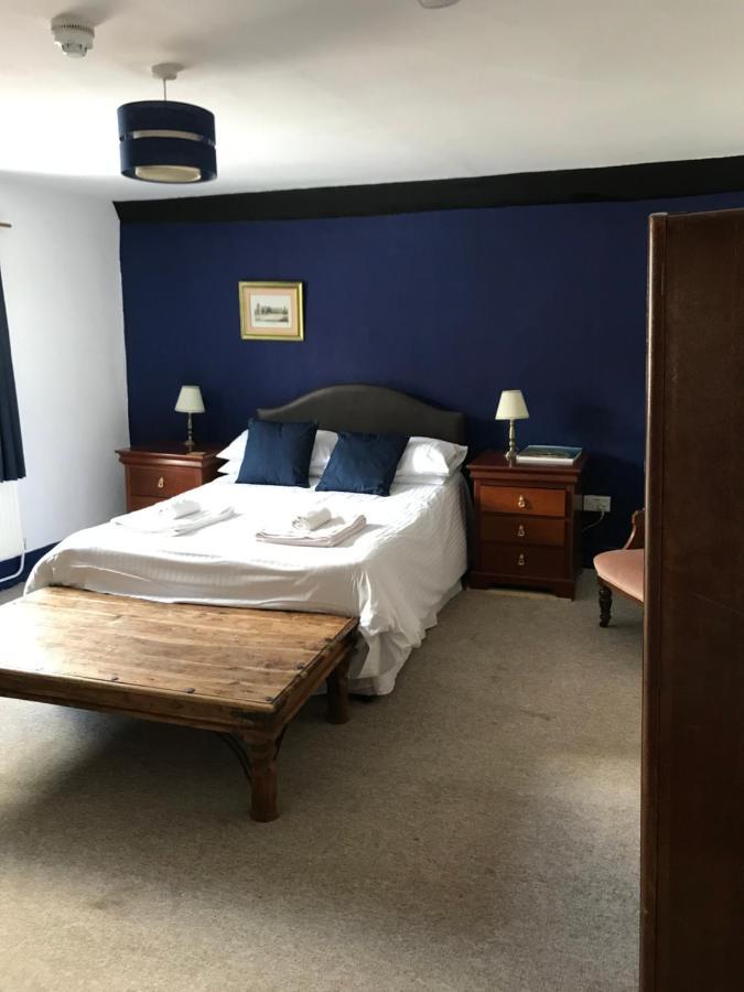 ディバイザス The White Bear Bed & Breakfast エクステリア 写真