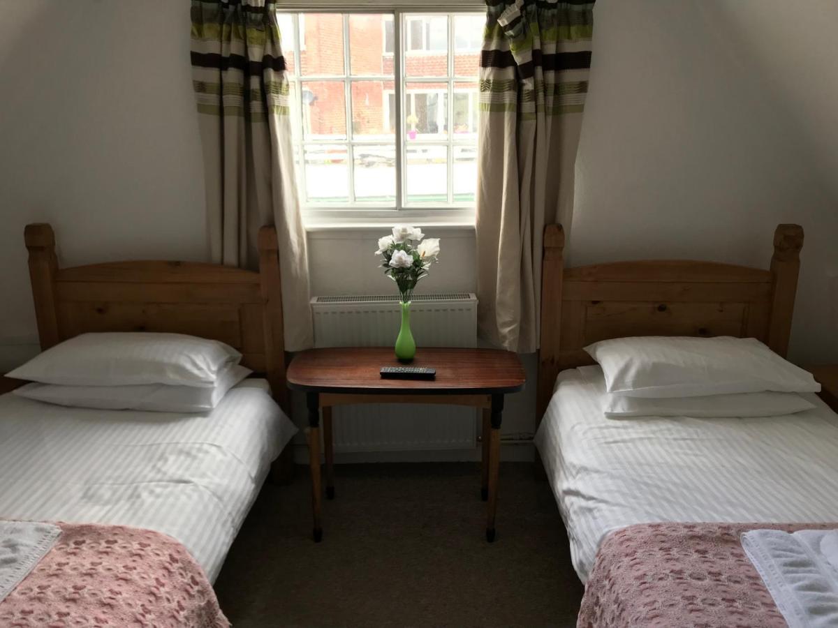 ディバイザス The White Bear Bed & Breakfast エクステリア 写真
